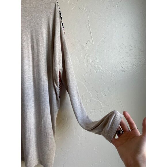 Cabi Tribal Tee Aztec Silk Panel Cream V-neck Tee Size XS Boho Scarf #768 - Picture 6 of 9